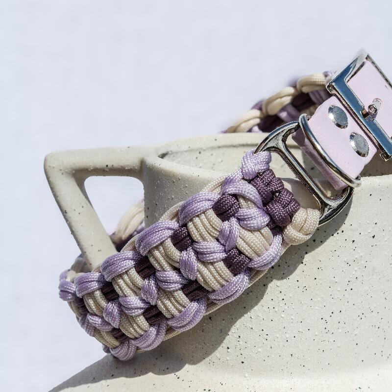 Robuste Hundeleine aus Paracord, ideal für Outdoor-Aktivitäten, mit rutschfestem Griff und verstellbarer Länge für optimalen Komfort und Sicherheit.