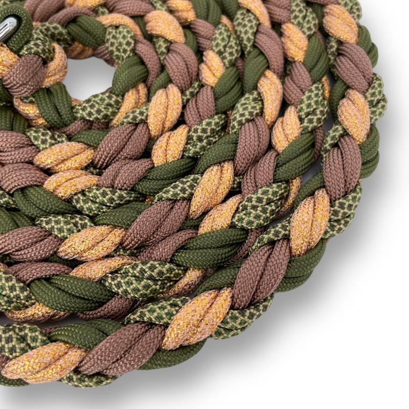 Robuste Hundeleine aus Paracord, ideal für Outdoor-Aktivitäten, mit rutschfestem Griff und verstellbarer Länge für optimalen Komfort und Sicherheit.