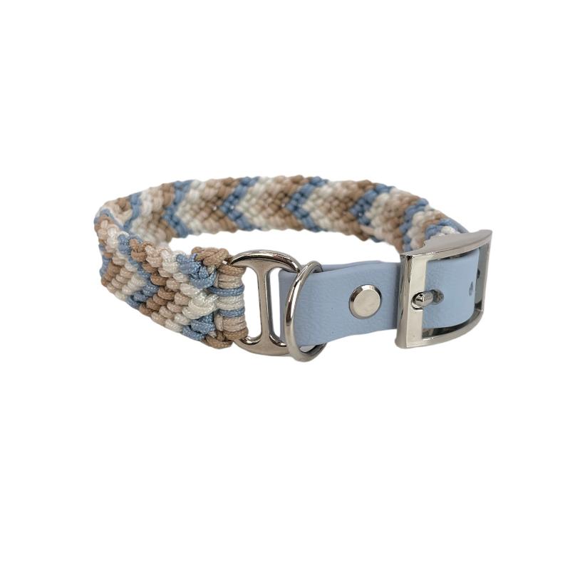 Verleihen Sie Ihrem Hund mit dem handgeknüpften Boho-Halsband „small Arrow“ einen einzigartigen Look! Das trendige Chevron-Muster sorgt für Stil und Komfort – ideal für modebewusste Vierbeiner!