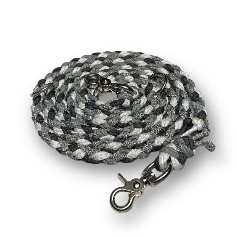Robuste Hundeleine aus Paracord, ideal für Outdoor-Aktivitäten, mit rutschfestem Griff und verstellbarer Länge für optimalen Komfort und Sicherheit.