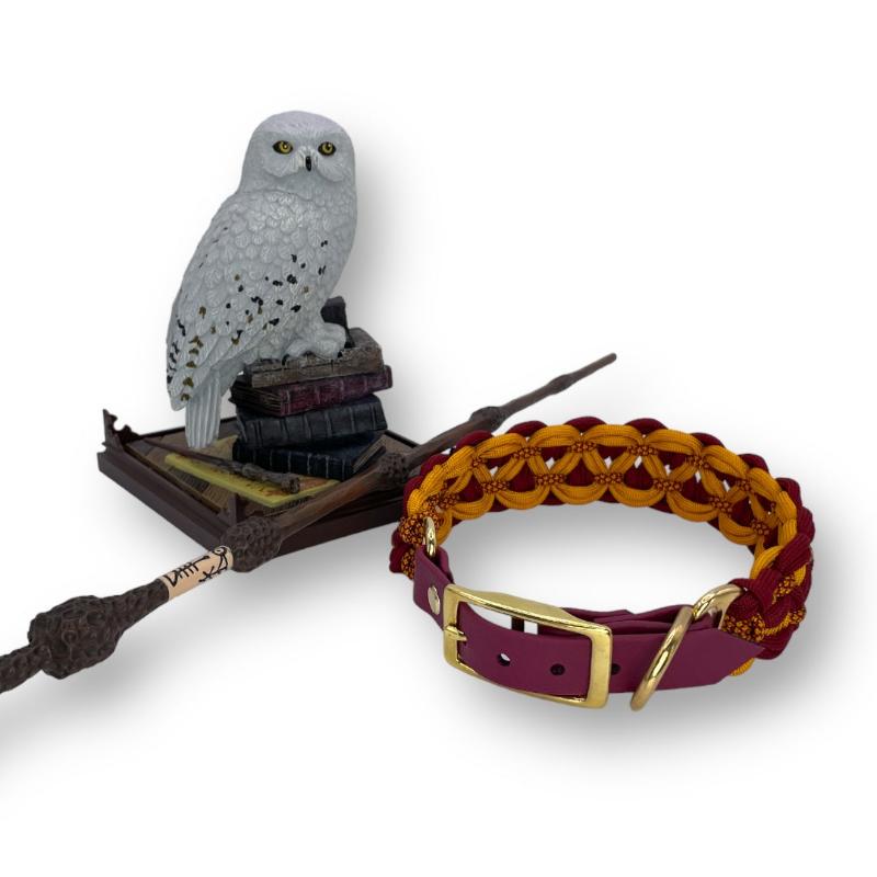 Handgefertigtes Paracord Halsband und Leine für Hunde, inspiriert von Harry Potter und Gryffindor. Stilvoll, individuell anpassbar und funktional!